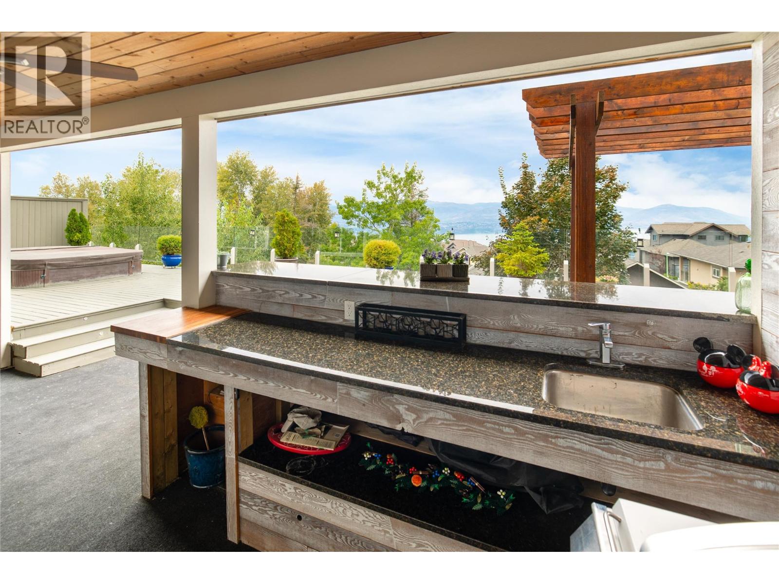 856 Hewetson Avenue, Kelowna