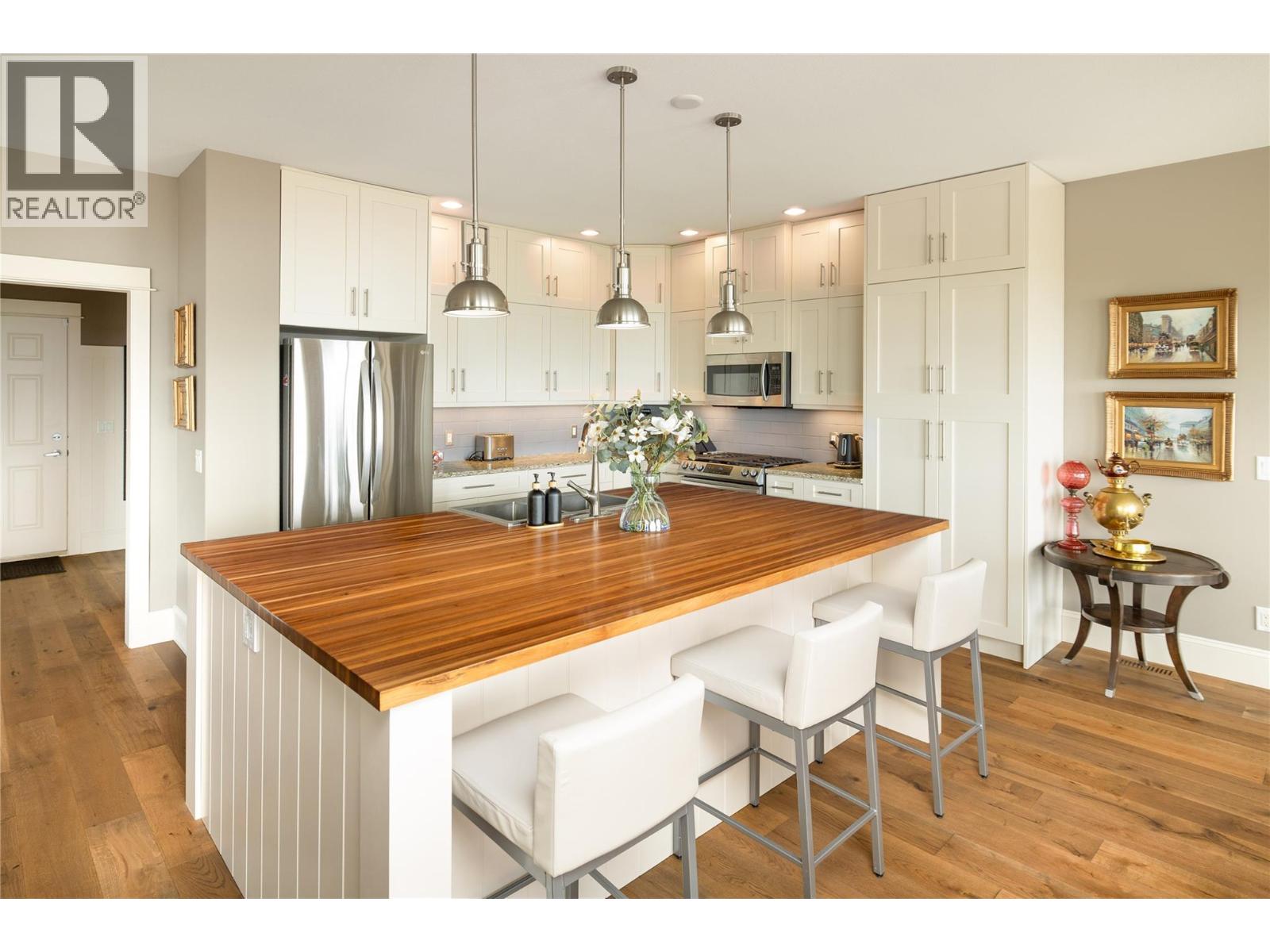 856 Hewetson Avenue, Kelowna