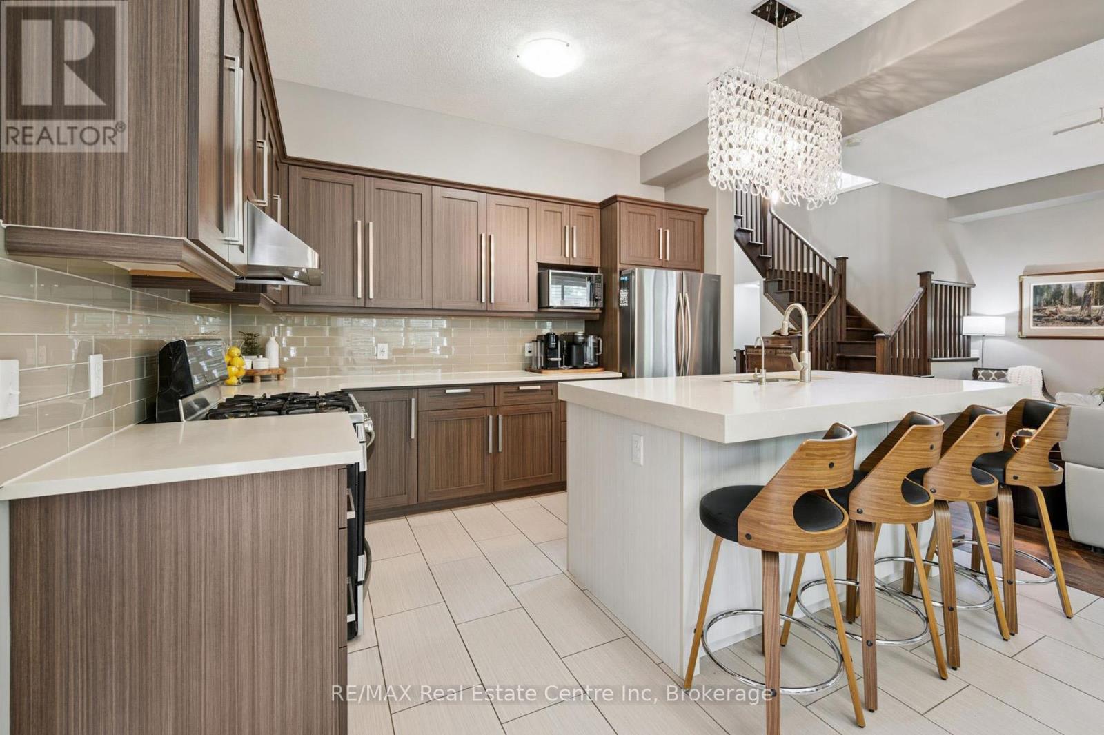 196 MAPLE BUSH DRIVE — photo 3