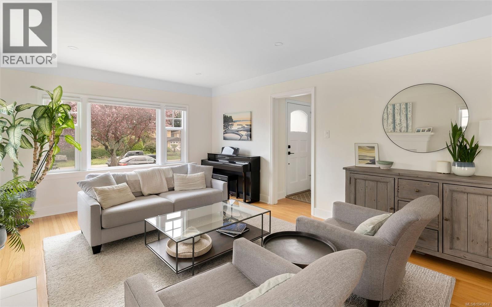  2399 Dalhousie Street, Oak Bay