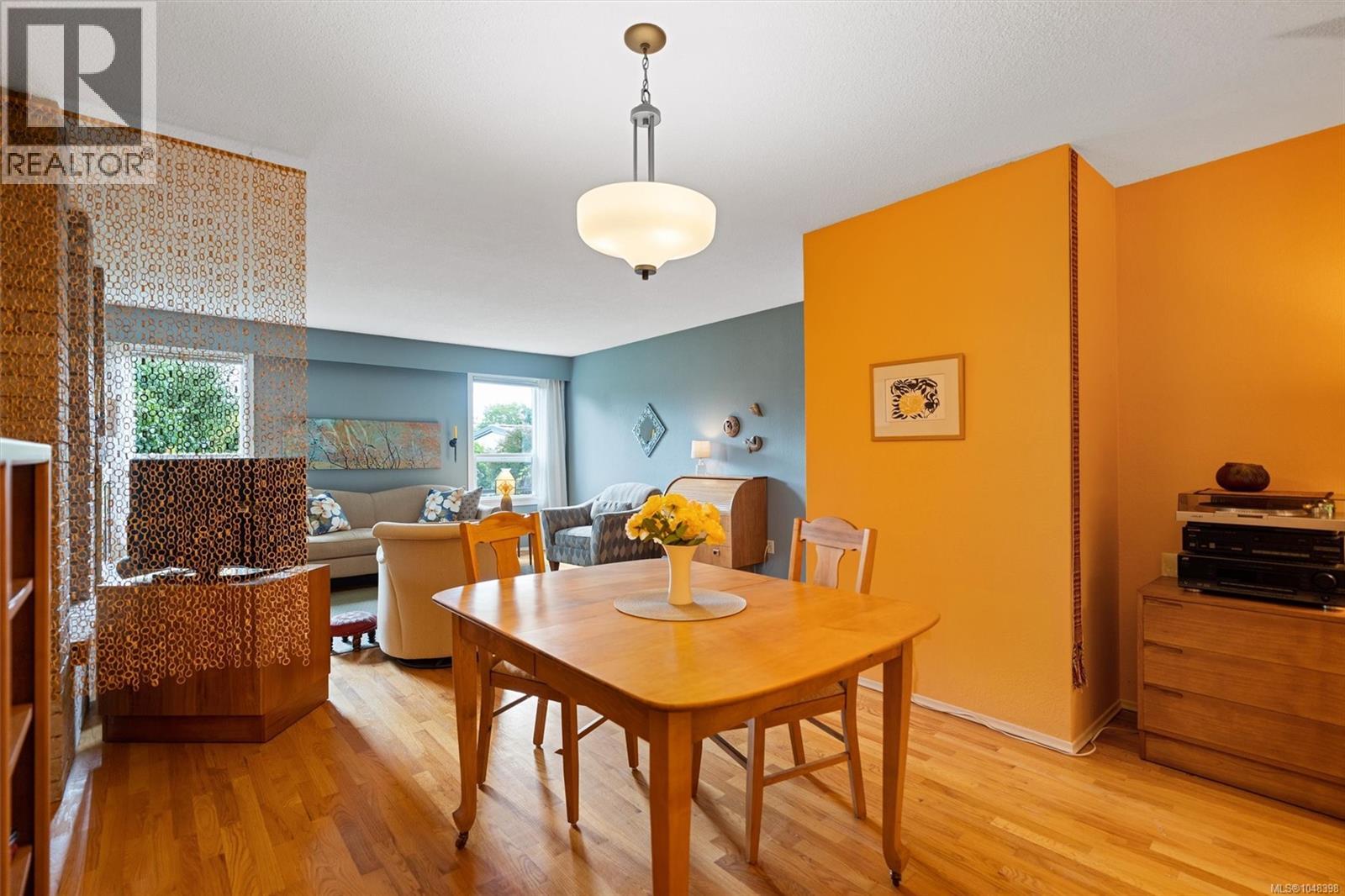 7 3060 Harriet Road, Saanich