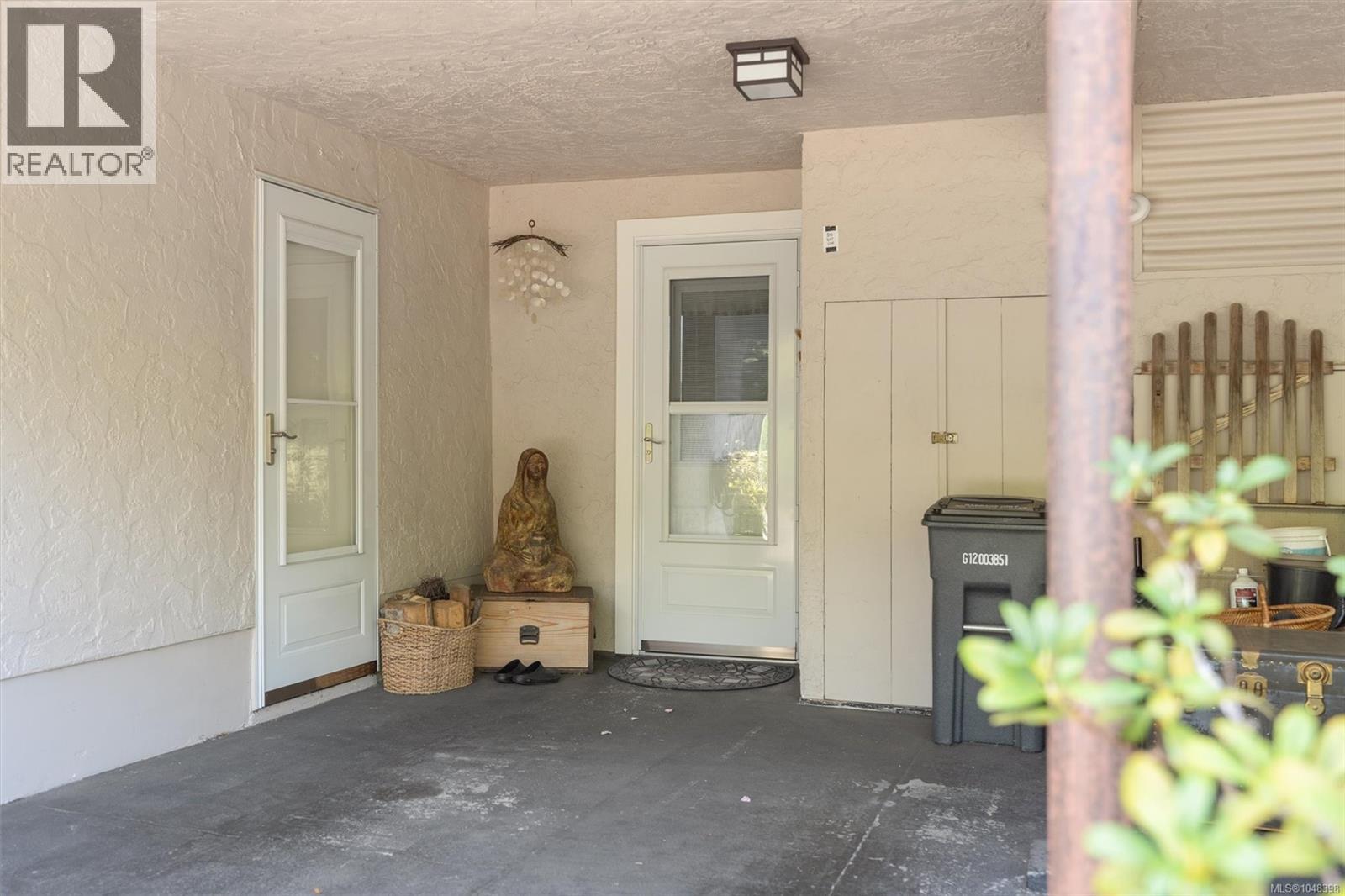 7 3060 Harriet Road, Saanich