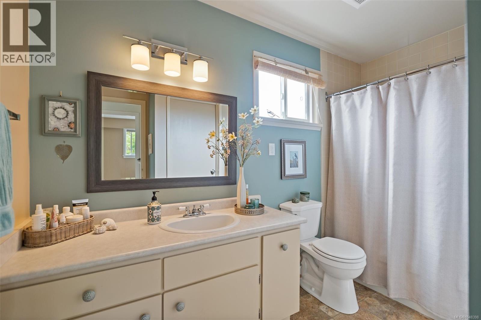 7 3060 Harriet Road, Saanich