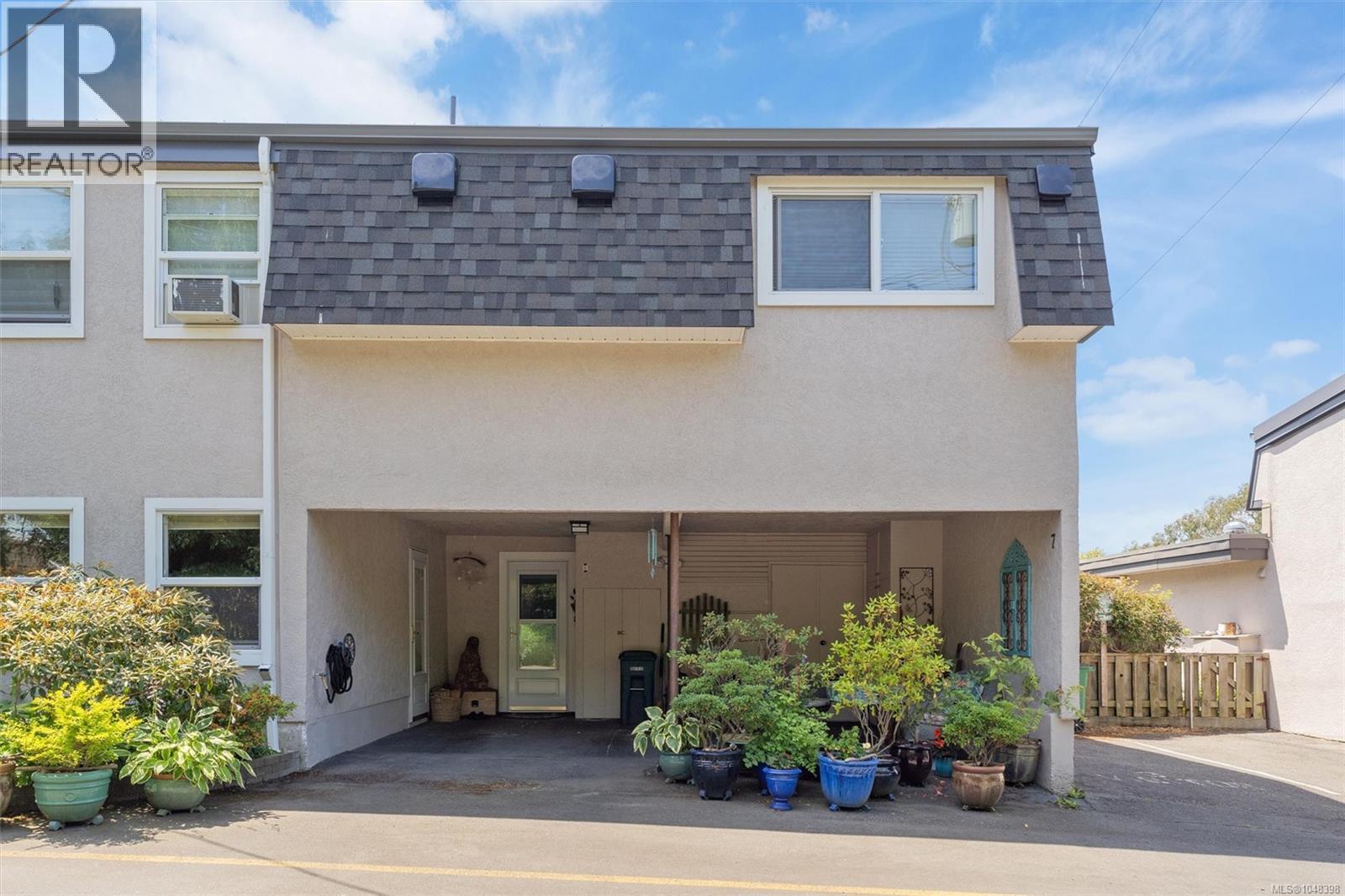 7 3060 Harriet Road, Saanich