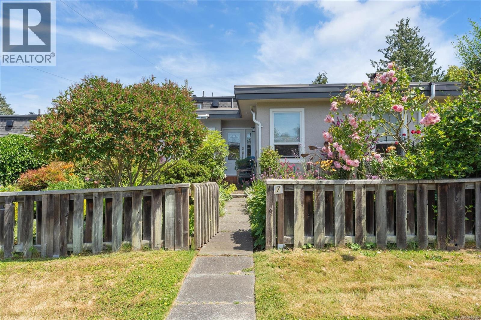 7 3060 Harriet Road, Saanich