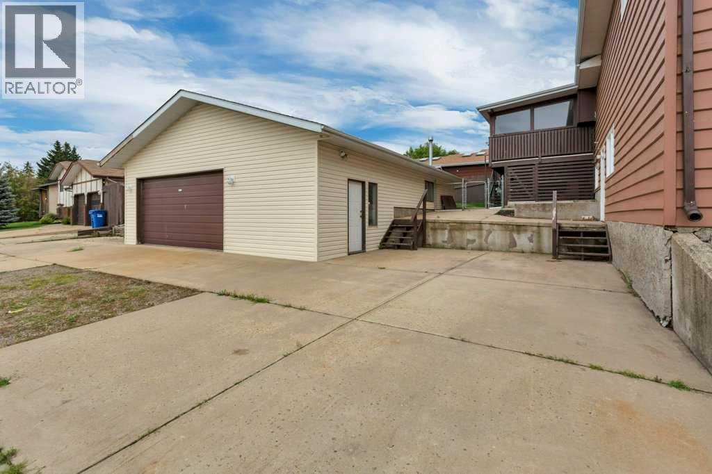 3 Goodacre Close - 32