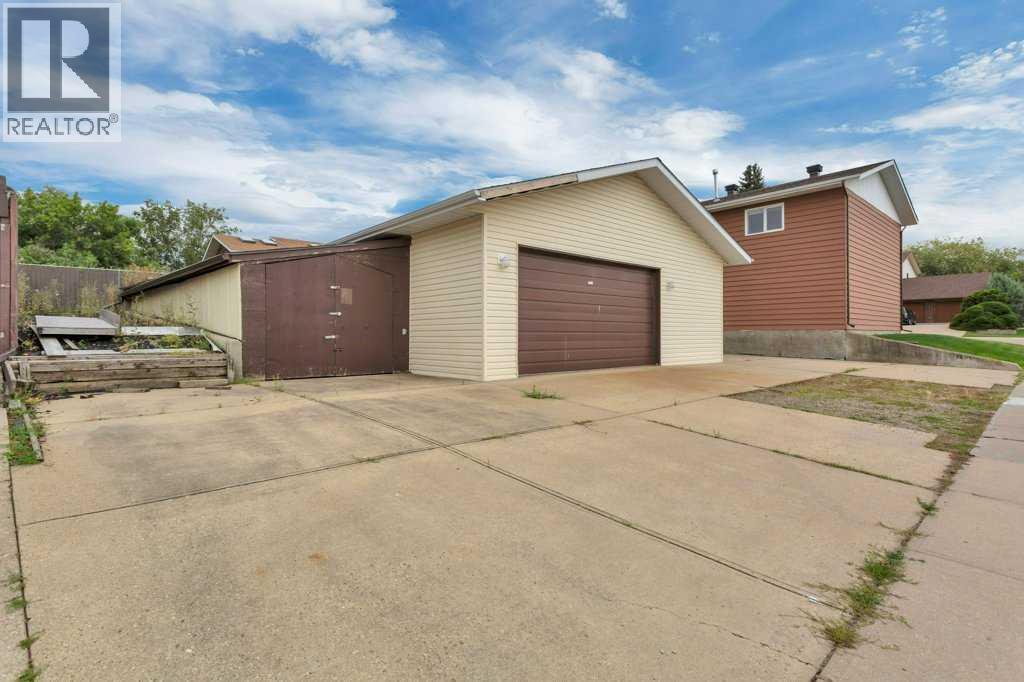 Listing photo – 3 Goodacre Close, Red Deer