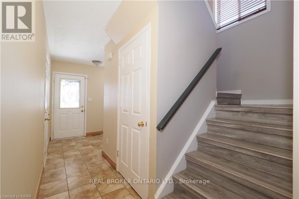 UNIT A - 258 INVERHURON CRESCENT — photo 3
