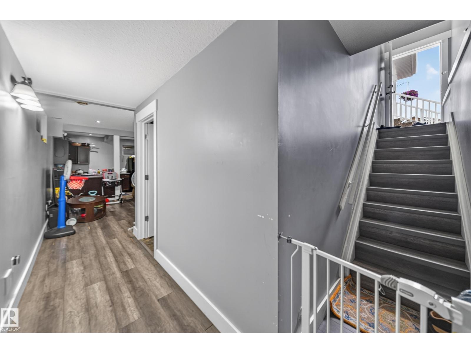 6904 18 AV SW - 56