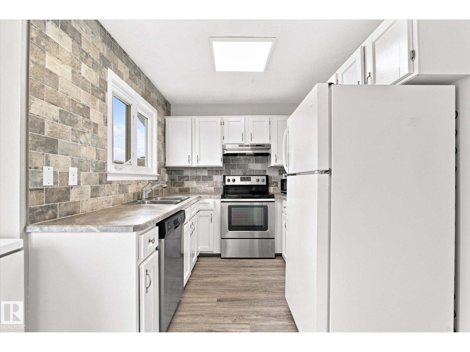 9345 79 ST - 10