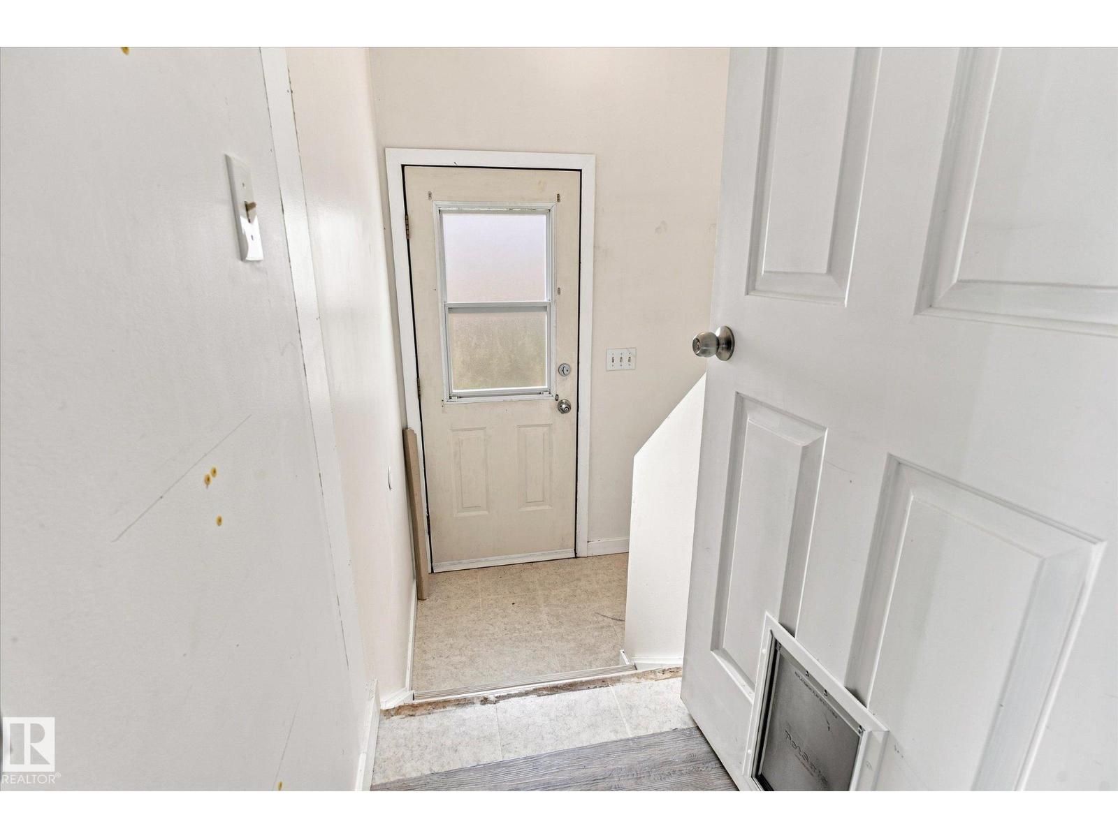 9345 79 ST - 24