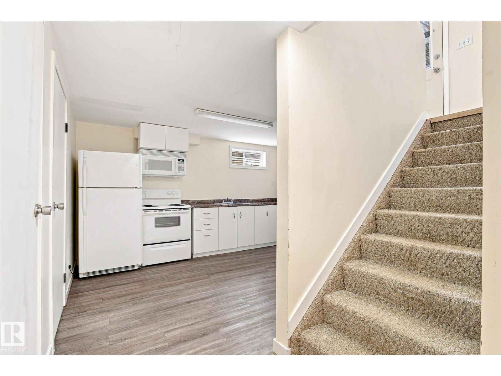9345 79 ST - 25