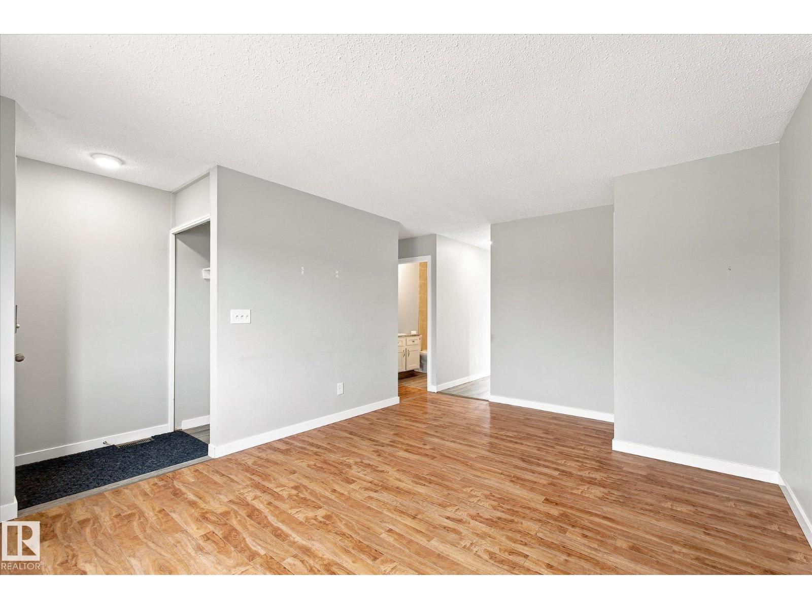 9345 79 ST - 4