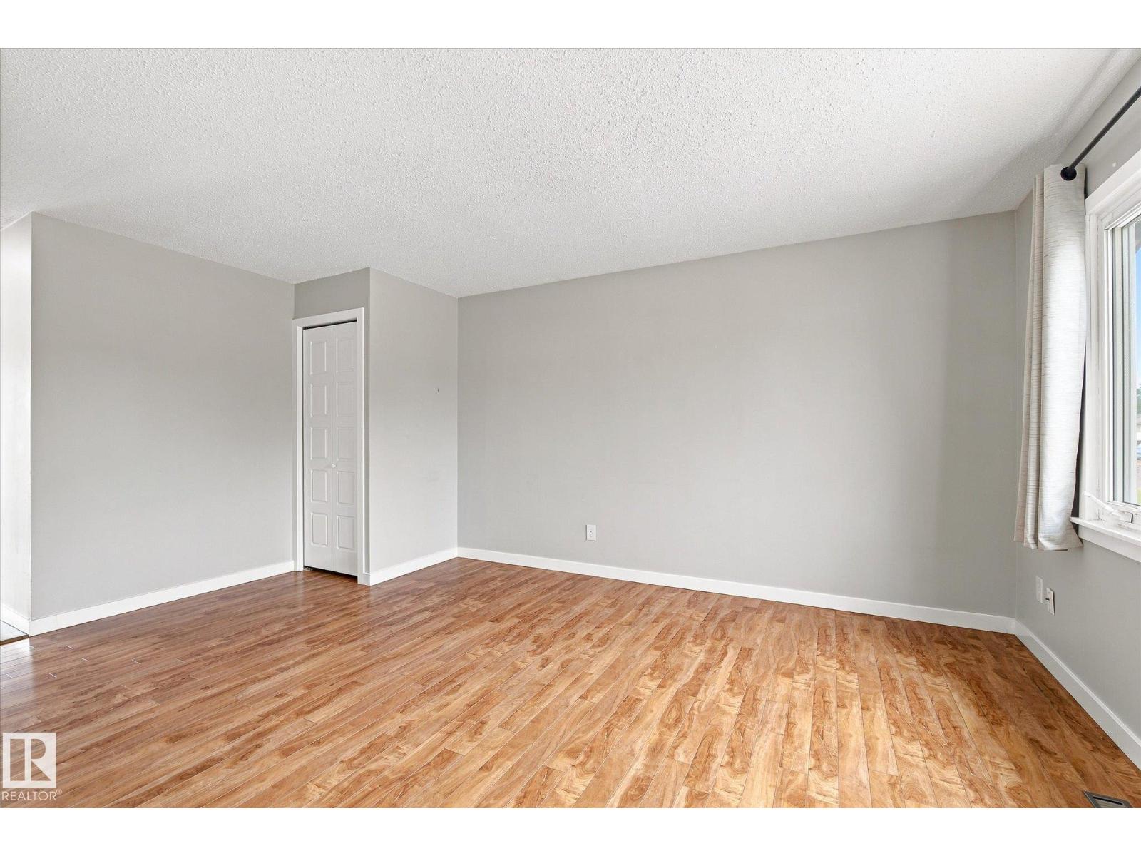 9345 79 ST - 7