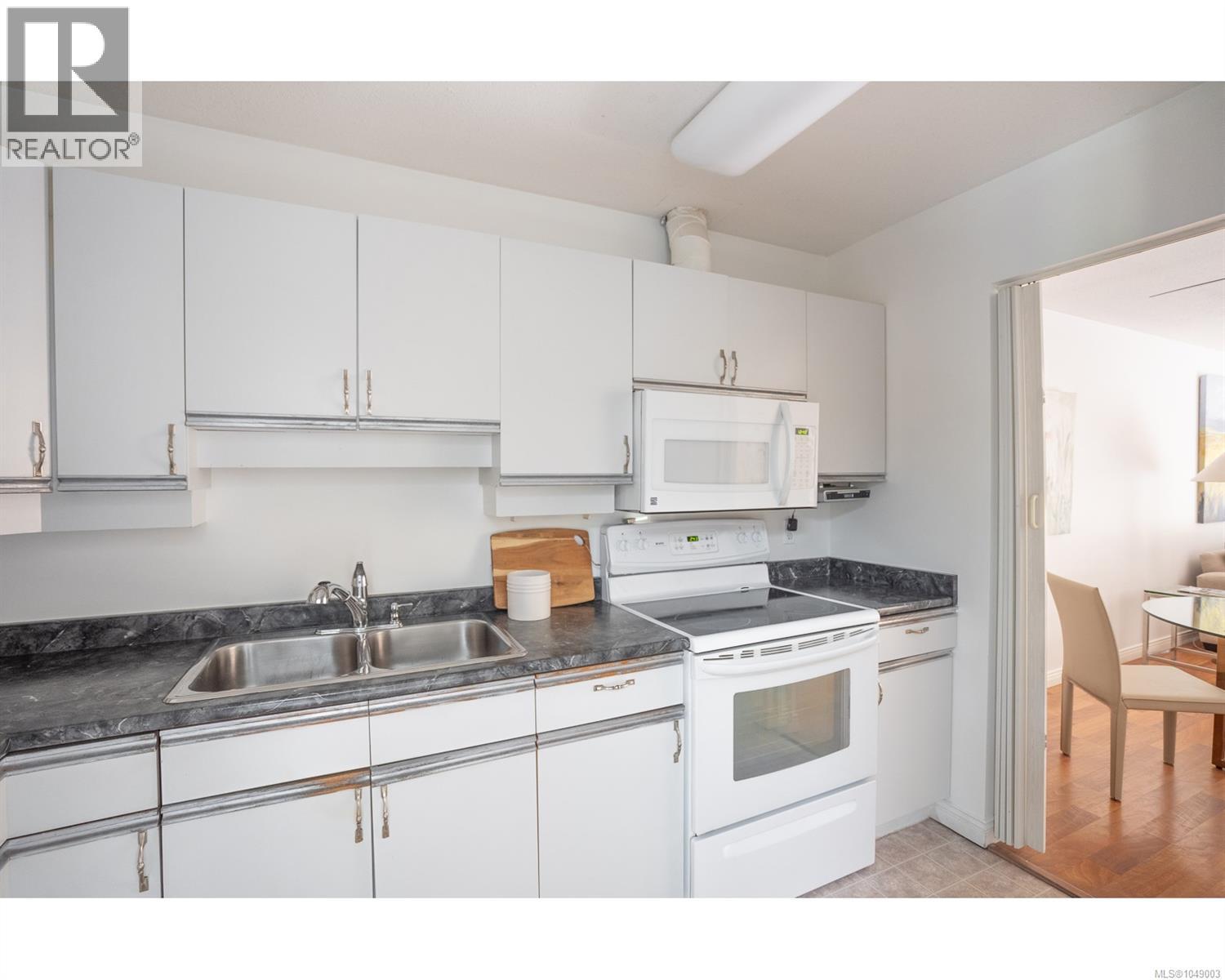 #20 450 Bay Ave - Image 13