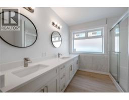 2014 Lanzo Lane, Revelstoke, BC V0E2S1 Photo 24