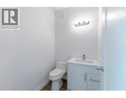 2014 Lanzo Lane, Revelstoke, BC V0E2S1 Photo 18