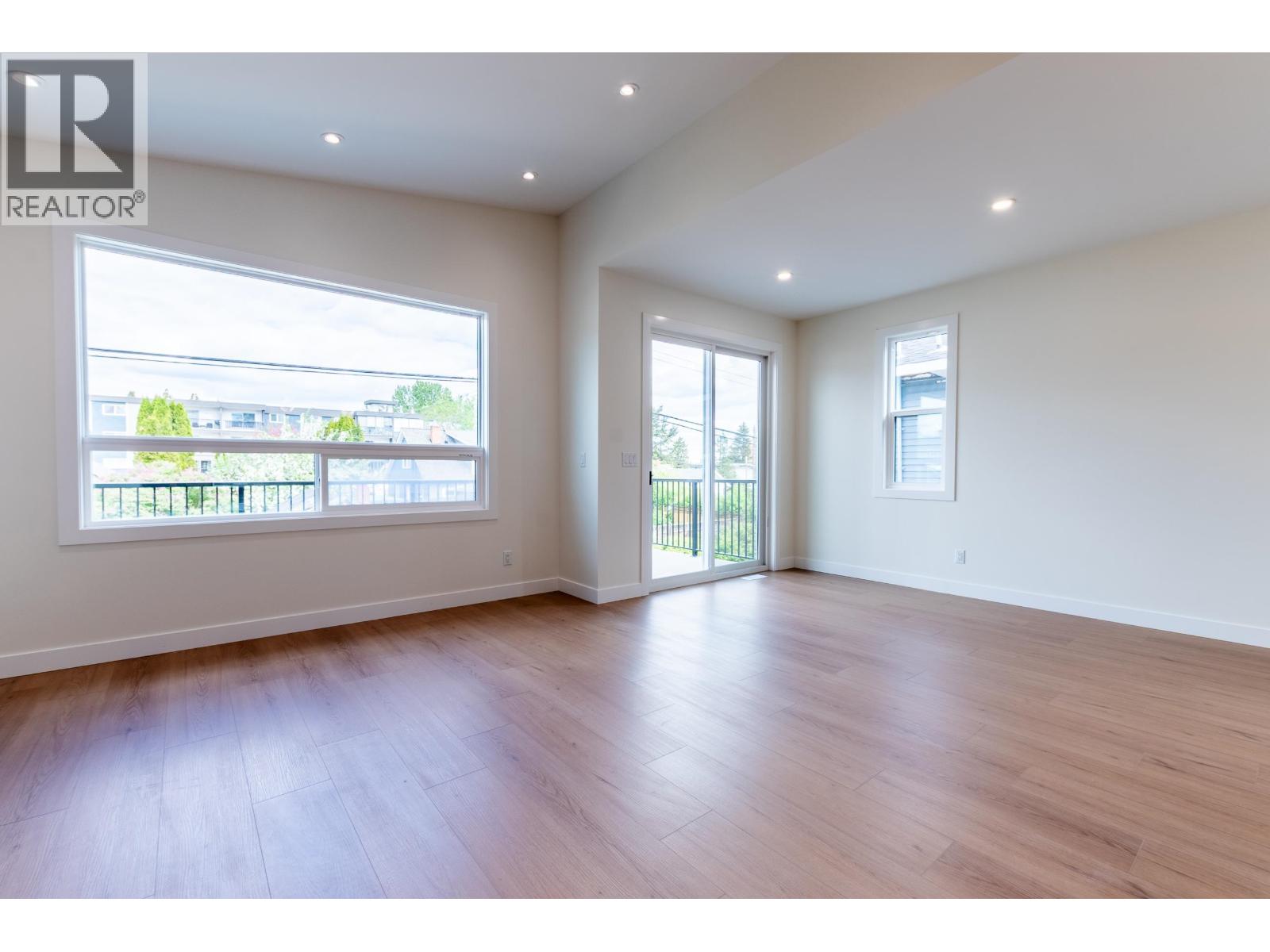 Photo 14 of 39 — 1660 11TH AVENUE · Prince George, BC