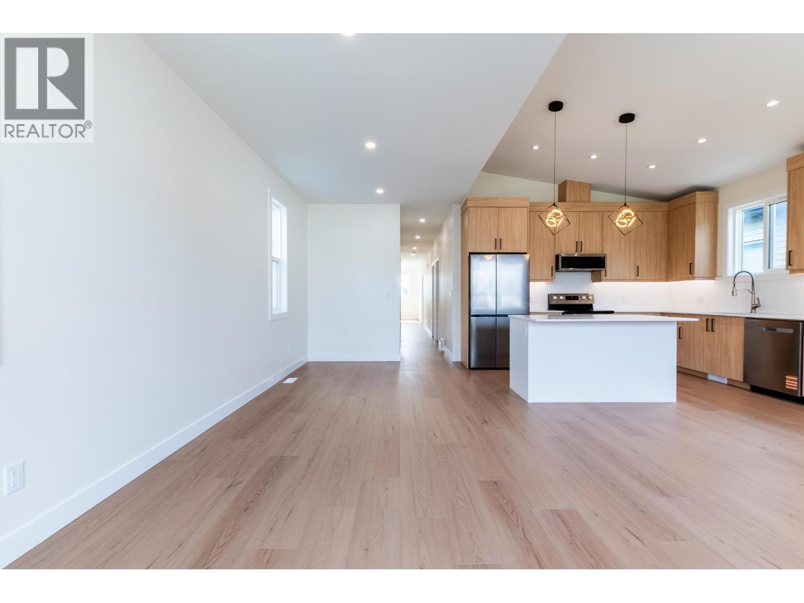 Photo 16 of 39 — 1660 11TH AVENUE · Prince George, BC