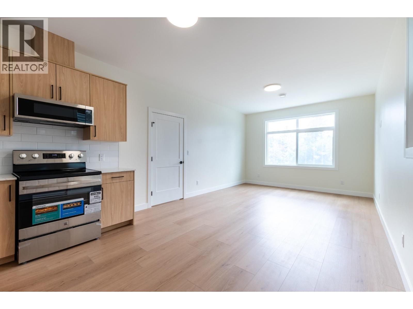 Photo 31 of 39 — 1660 11TH AVENUE · Prince George, BC
