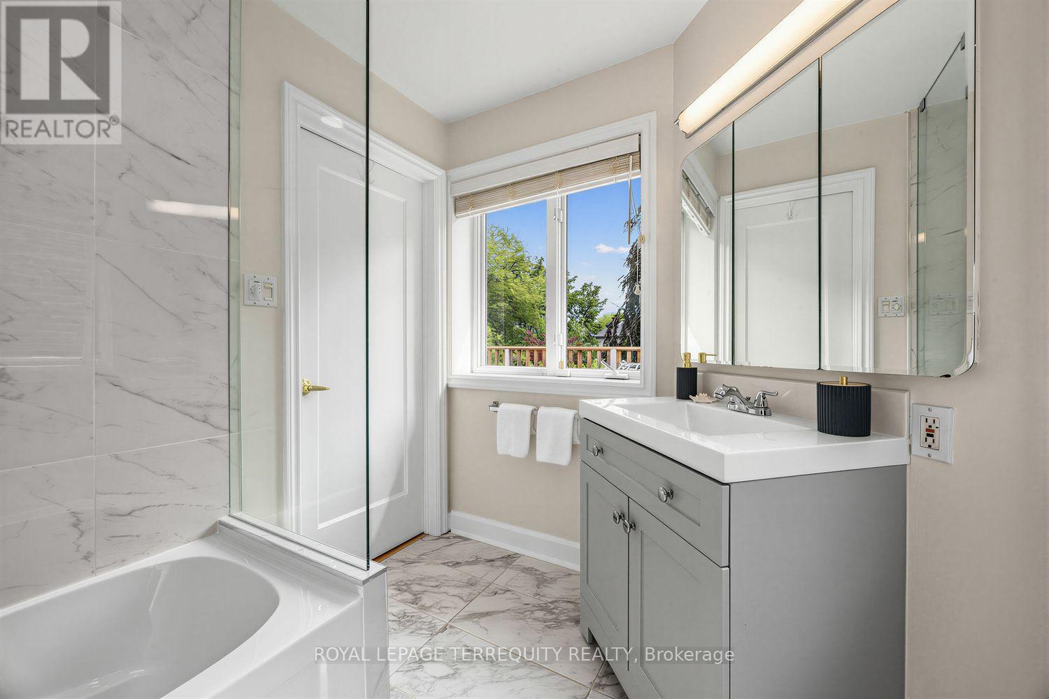 81 STIBBARD AVENUE - 25