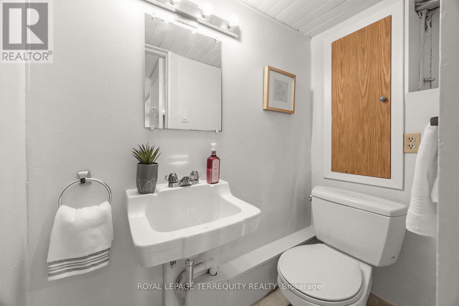 81 STIBBARD AVENUE - 33