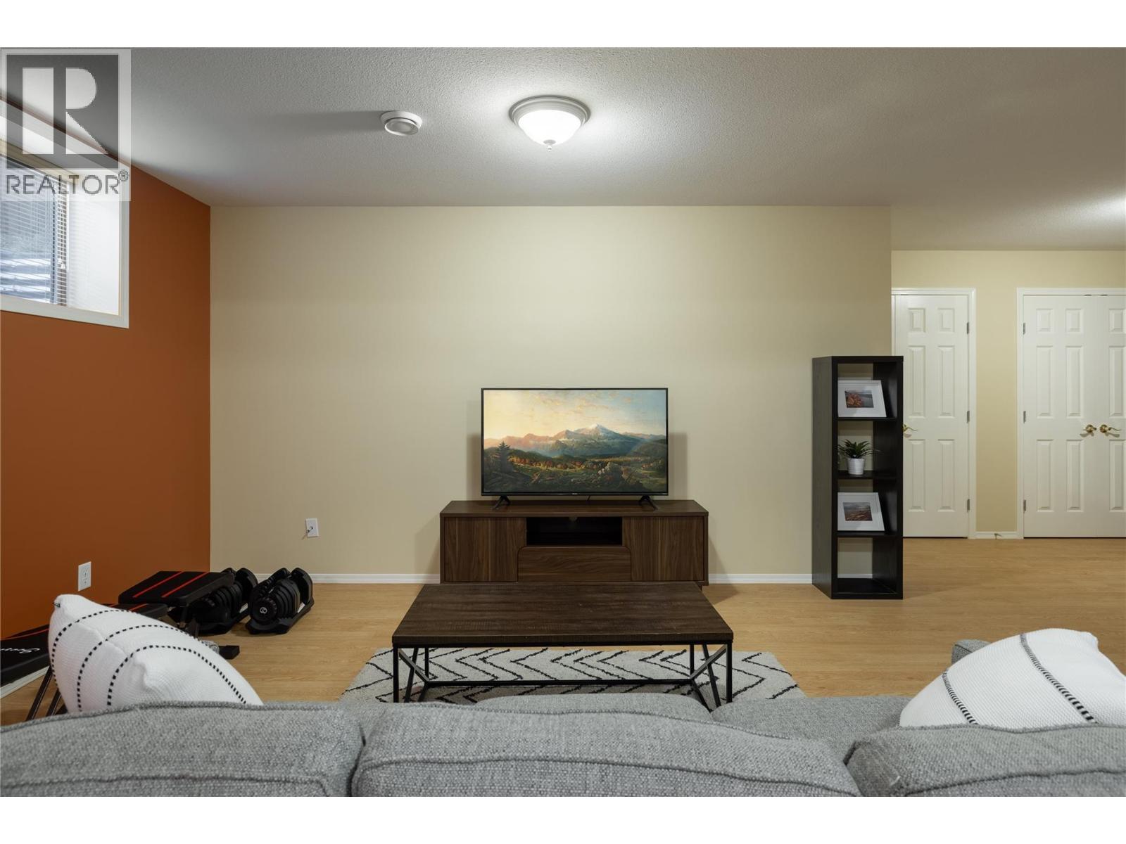 1051 Chilcotin Crescent - 38