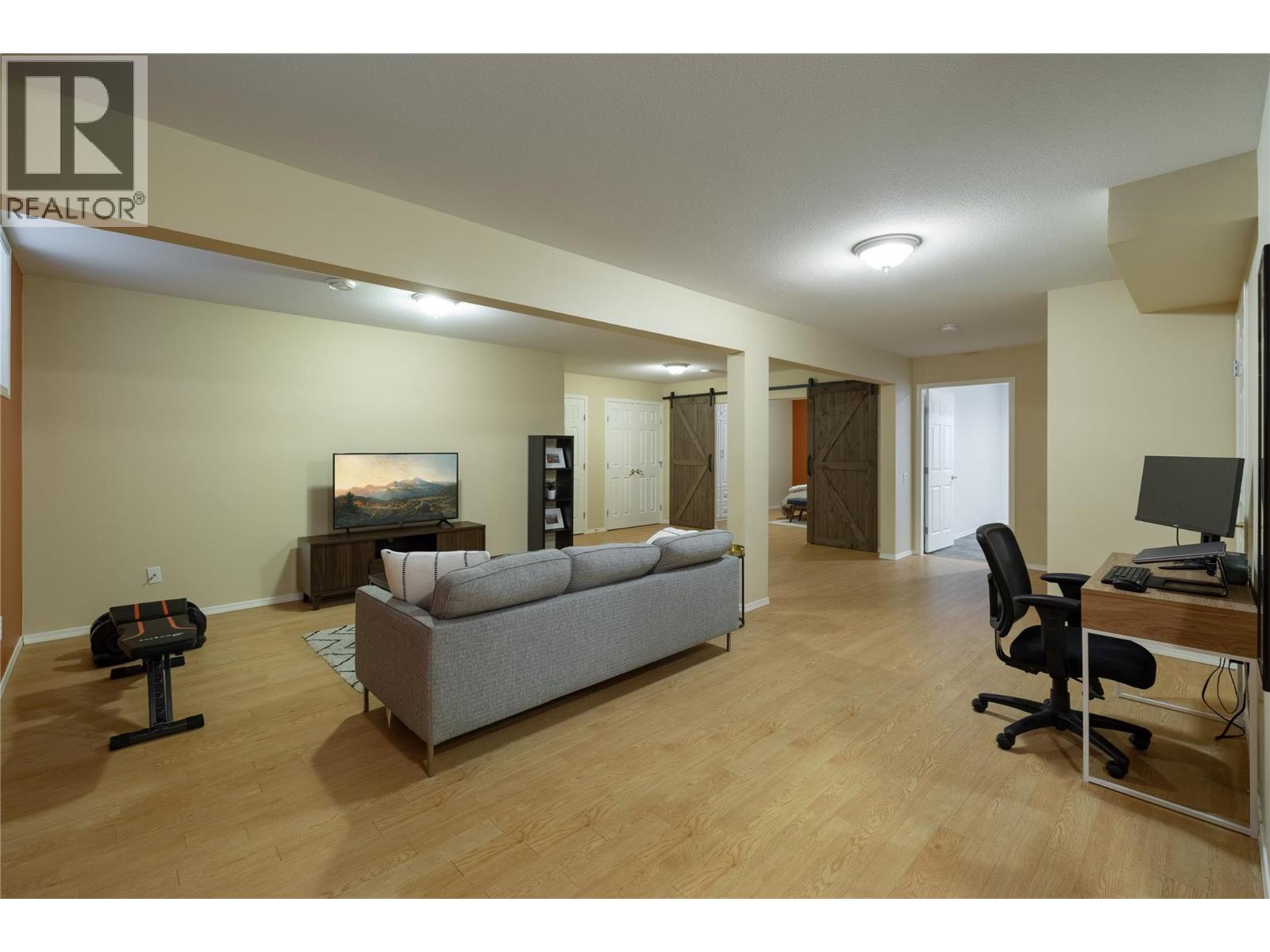 1051 Chilcotin Crescent - 37