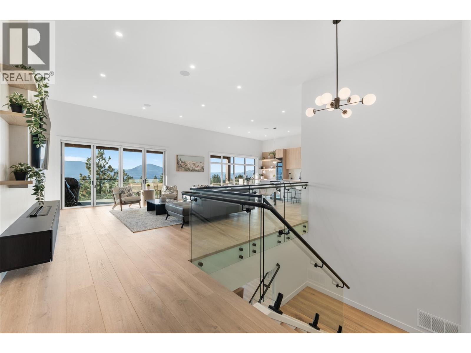 2703 HAWTHORN Drive - 10