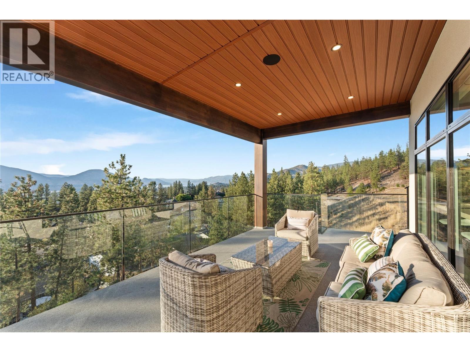 2703 HAWTHORN Drive - 32