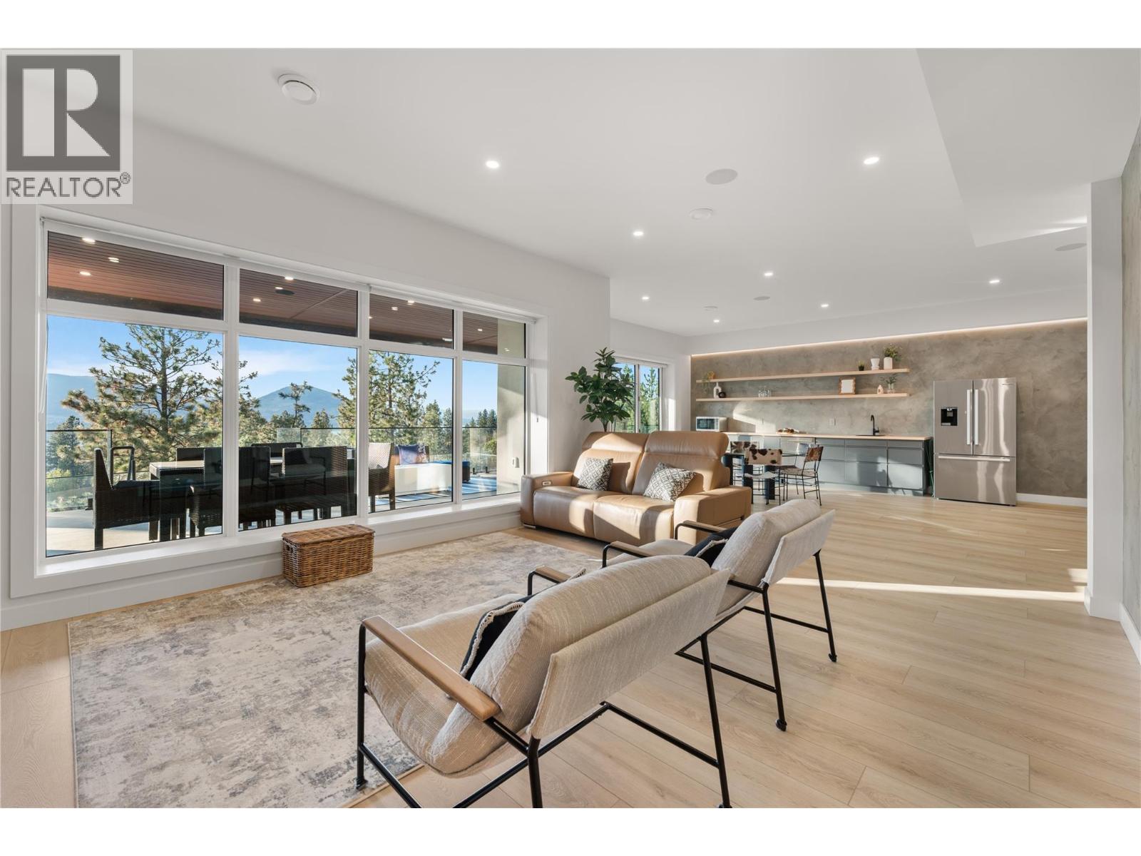 2703 HAWTHORN Drive - 44