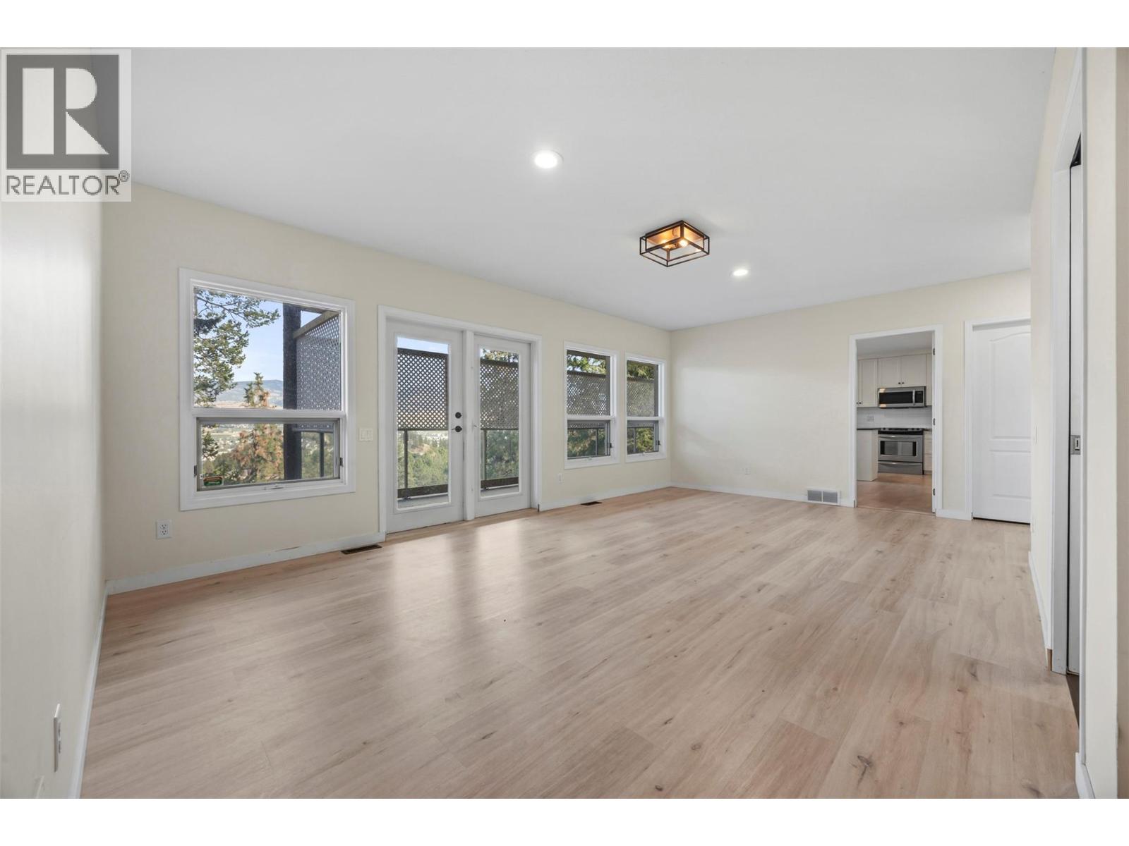  2308 Lillooet Crescent, Kelowna
