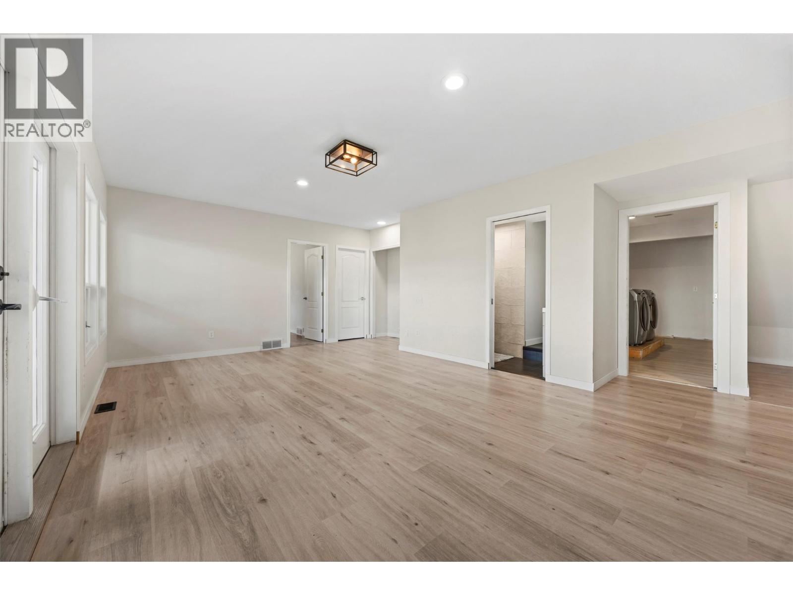  2308 Lillooet Crescent, Kelowna