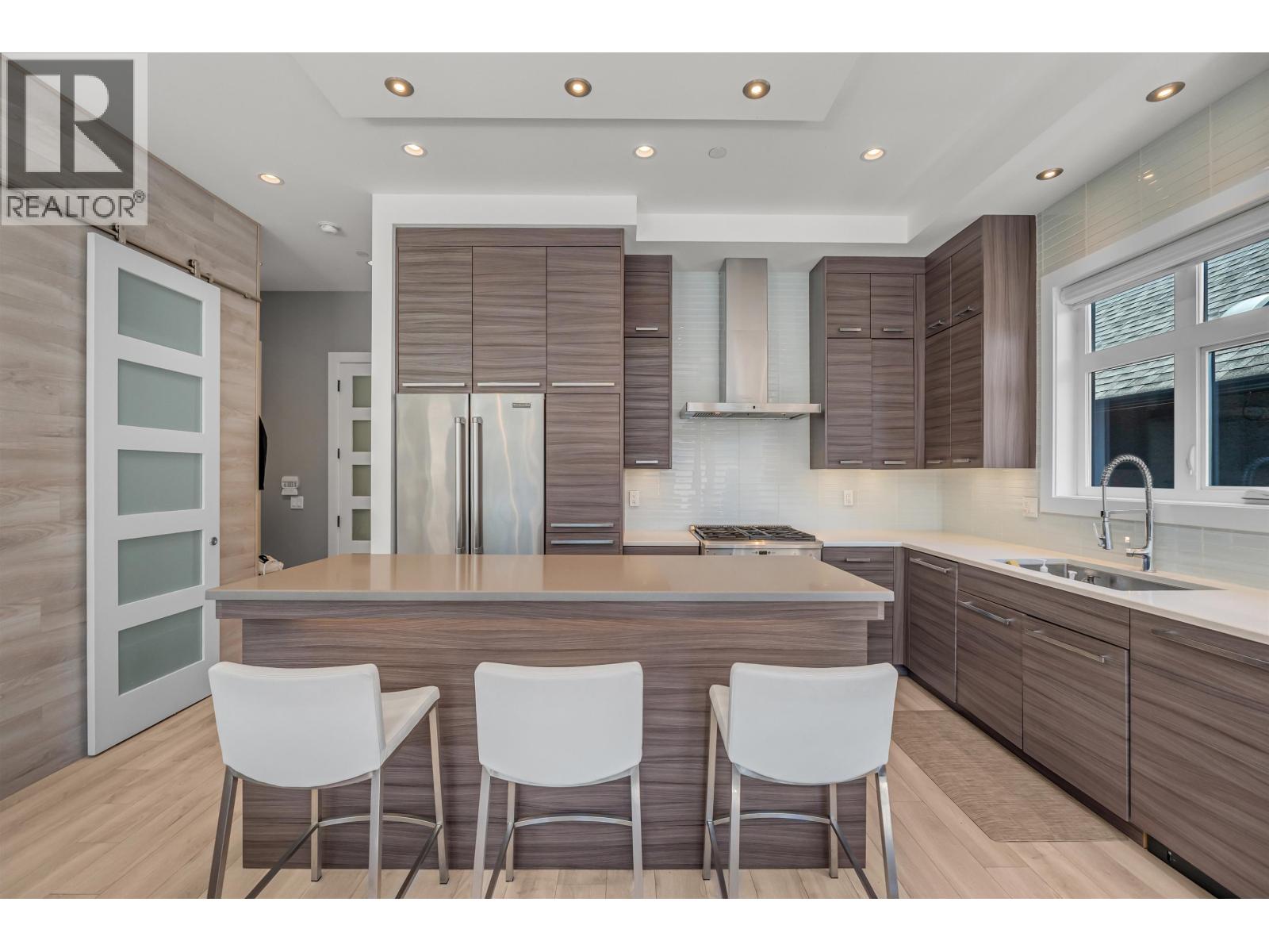 730 E 11TH AVENUE, Vancouver — photo 2
