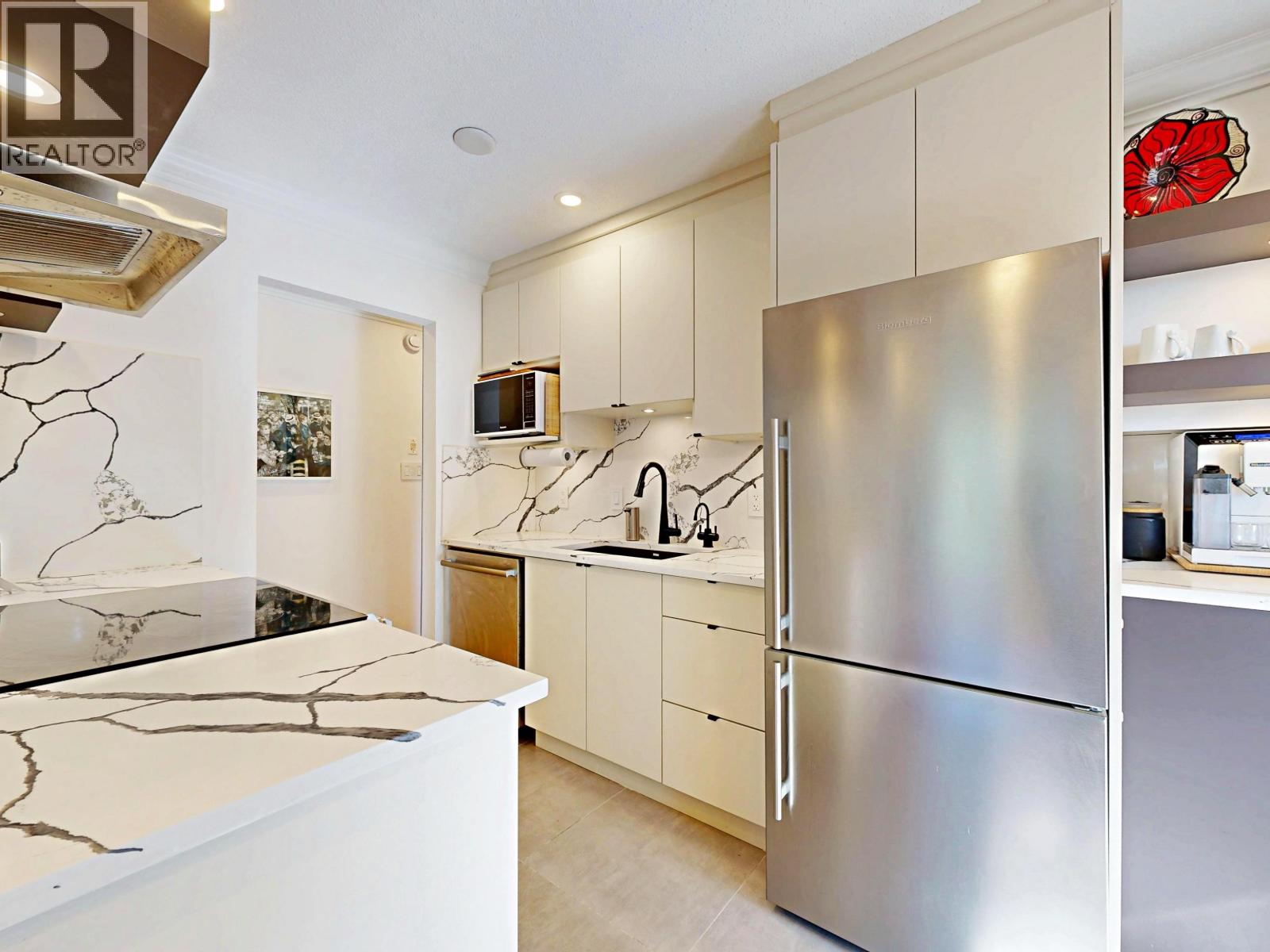 204 252 W 2ND STREET, North Vancouver — photo 6