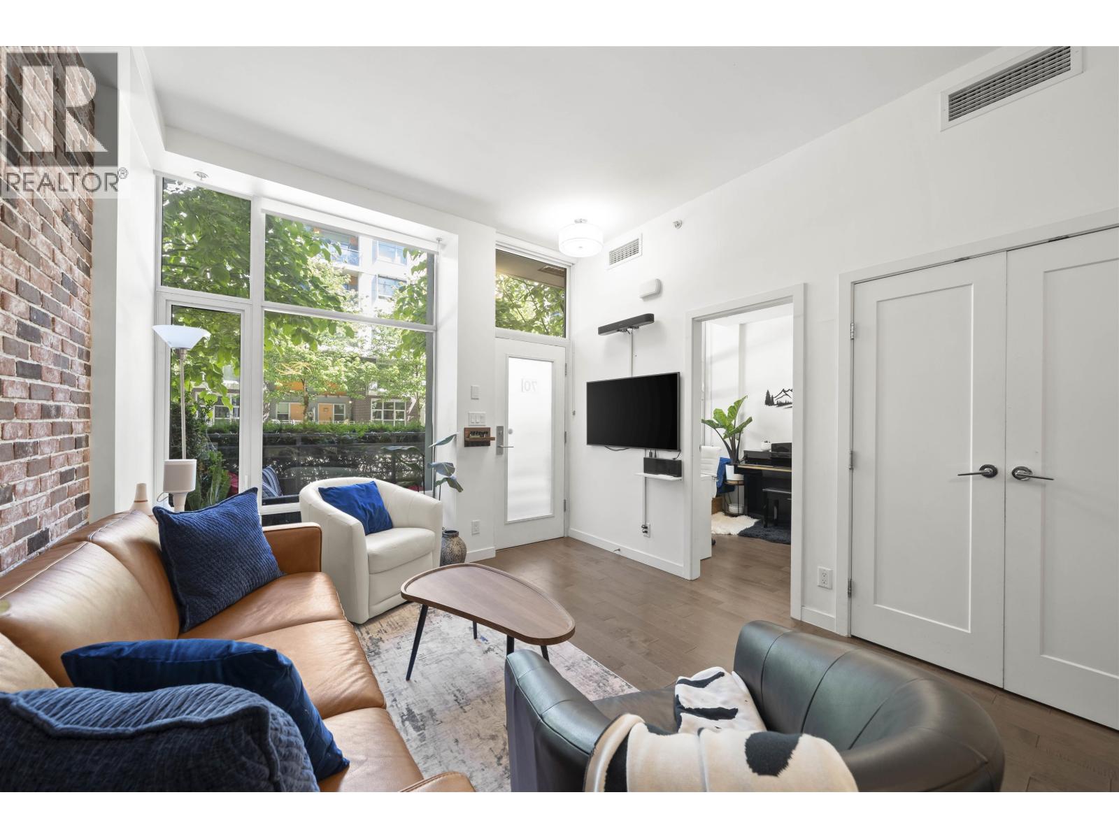 70 W 1ST AVENUE, Vancouver — photo 2