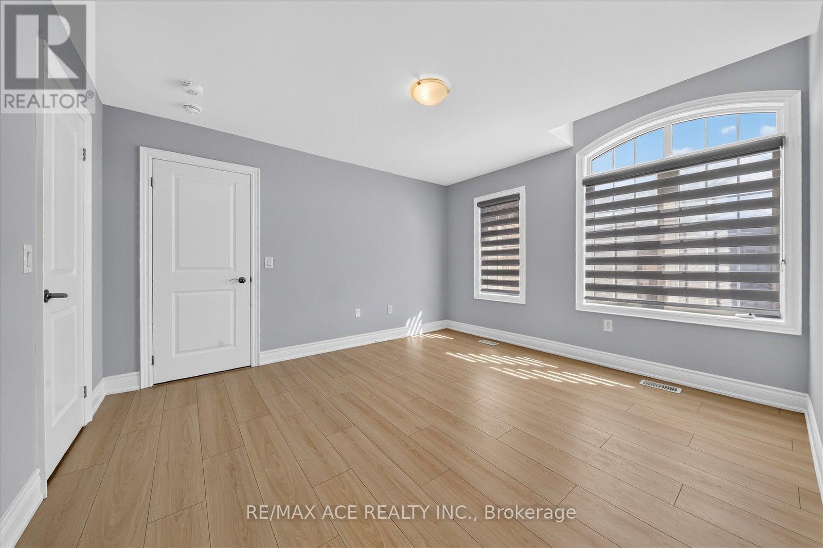 10 HITCHING POST ROAD - 32