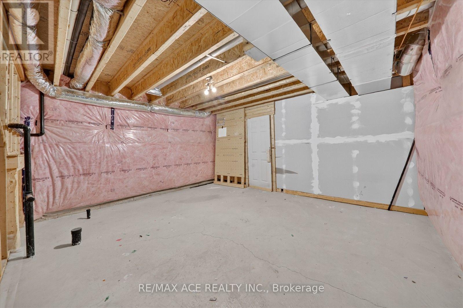 10 HITCHING POST ROAD - 42