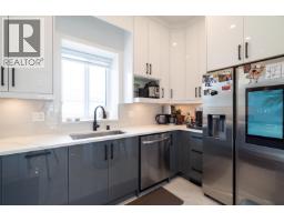 5675 Laurel Street, Burnaby, BC V5G1N4 Photo 9