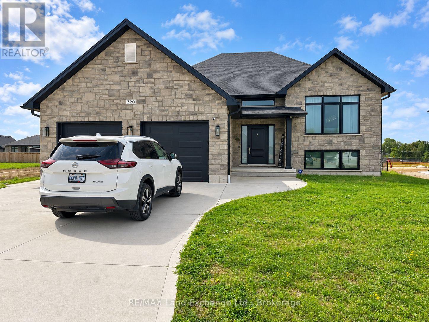 320 MCLEAN CRESCENT, Saugeen Shores