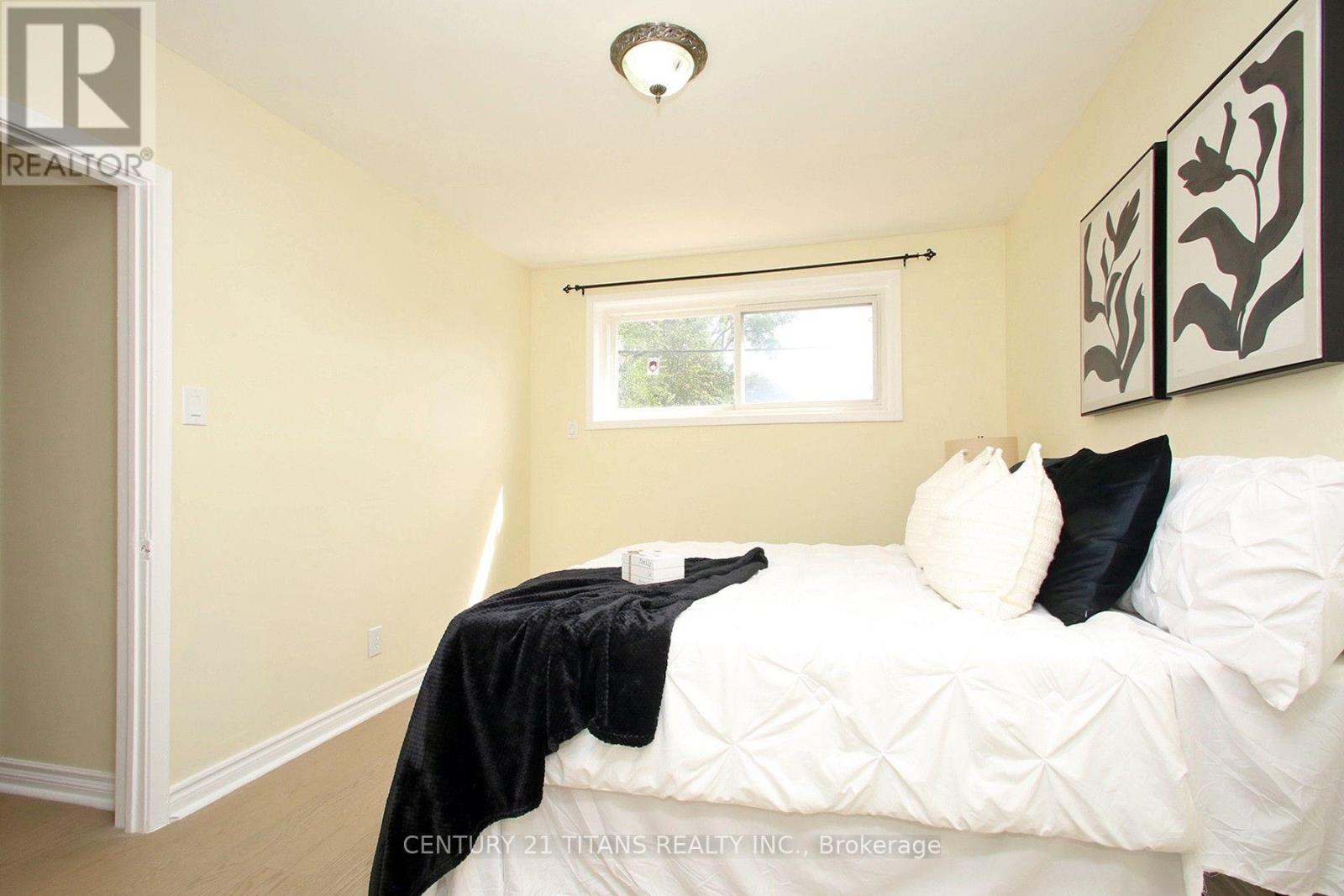 31 MONTERREY DRIVE - 18
