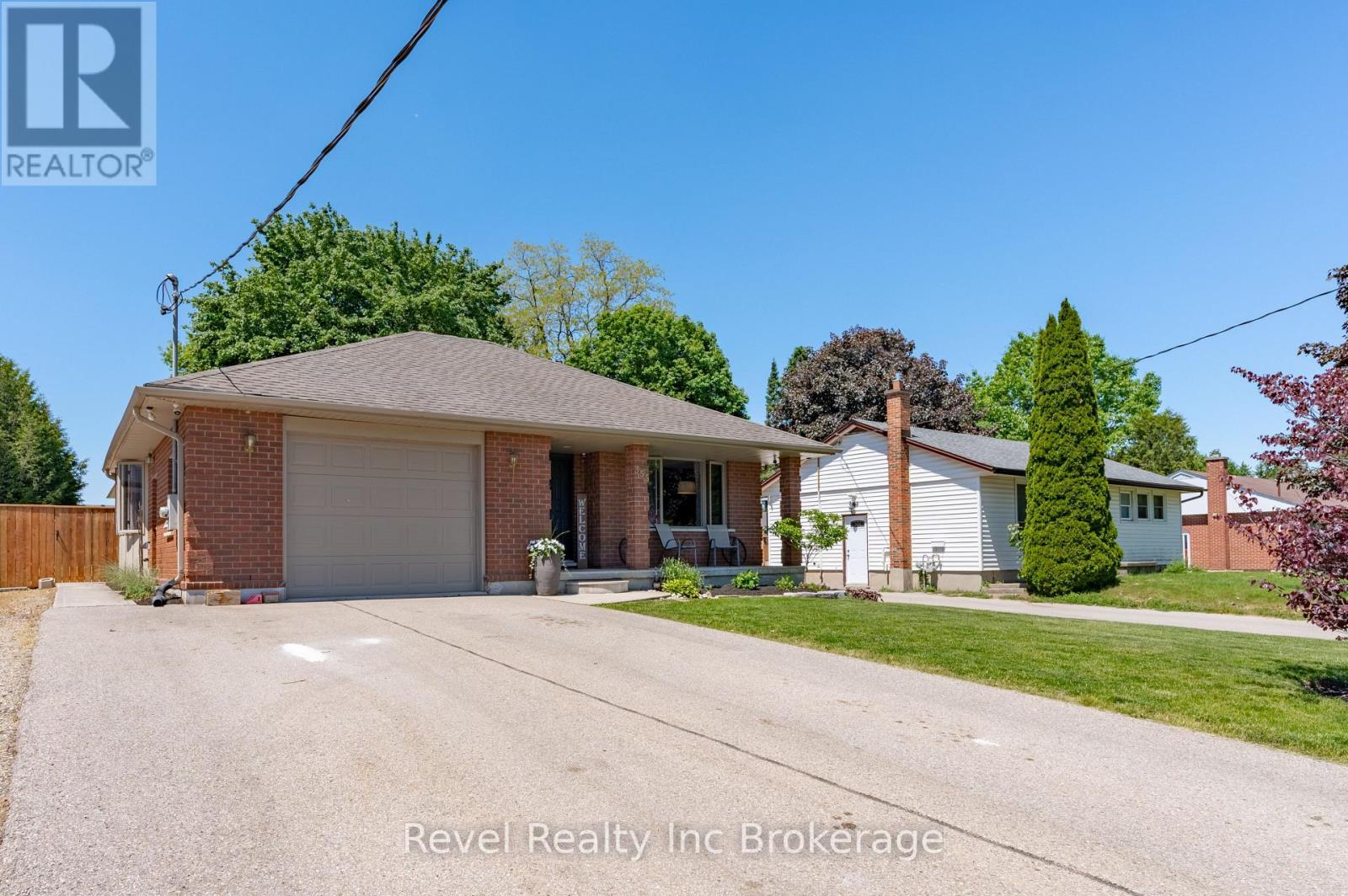 355 OXFORD AVENUE, Ingersoll (Ingersoll - North) — photo 2