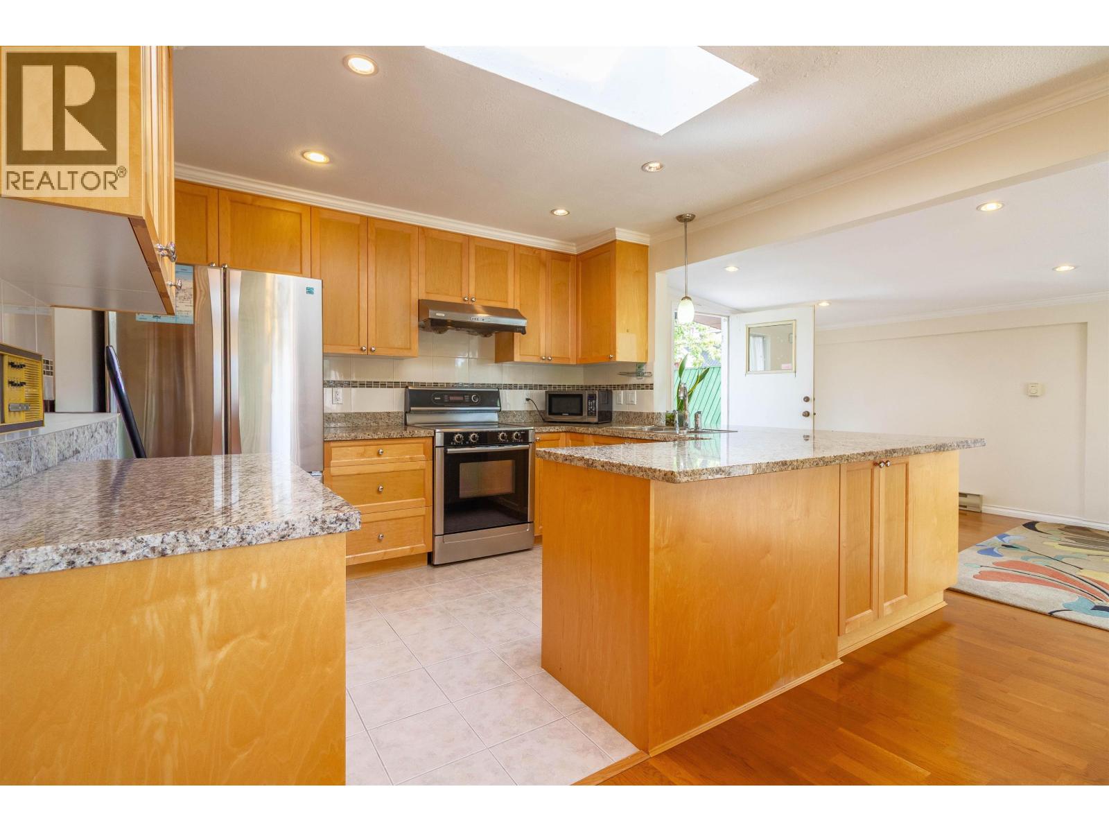 7107 BROADWAY, Burnaby — photo 8