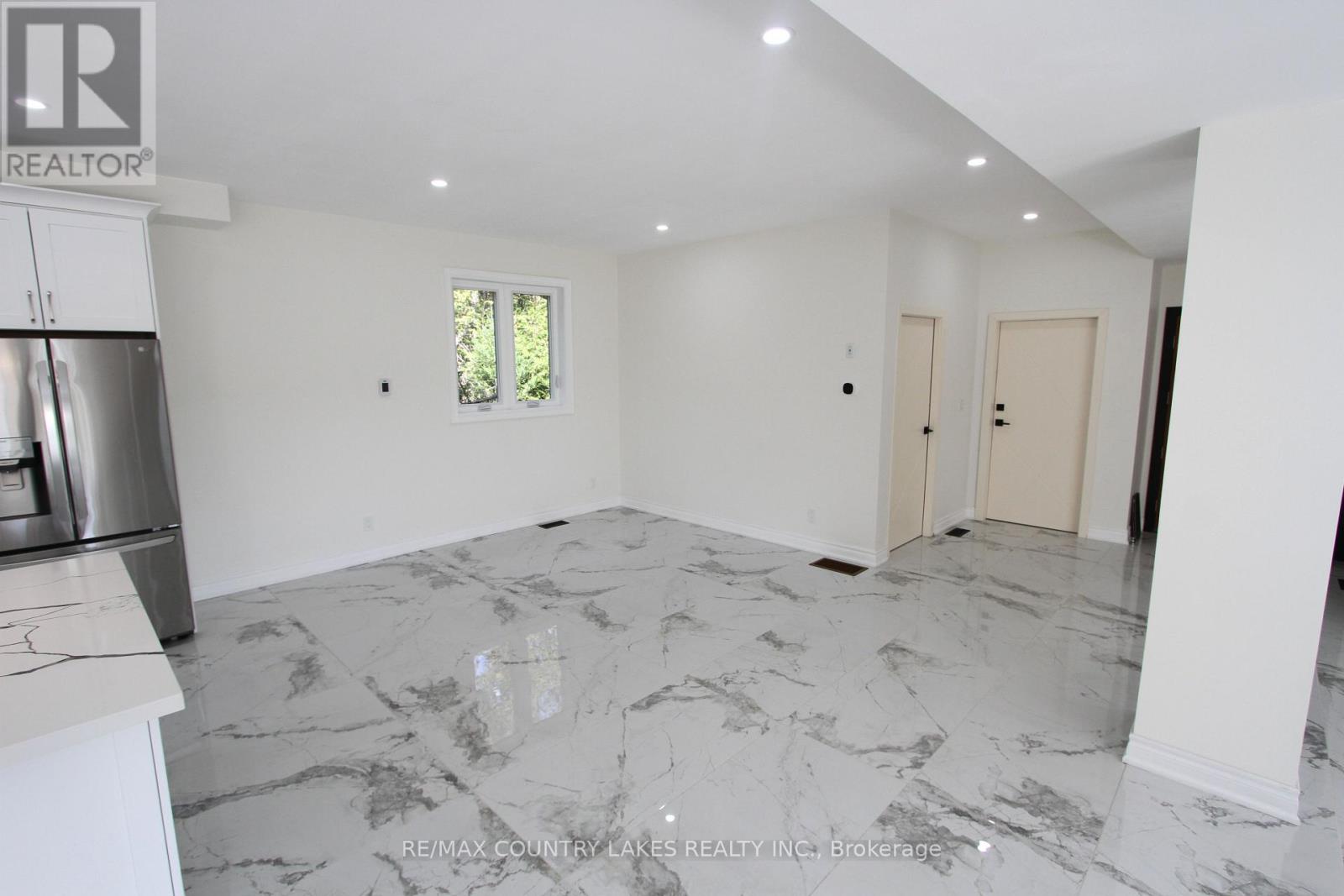 445 MARTIN'S ROAD - 11