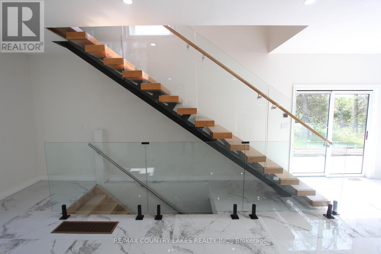 445 MARTIN'S ROAD - 19