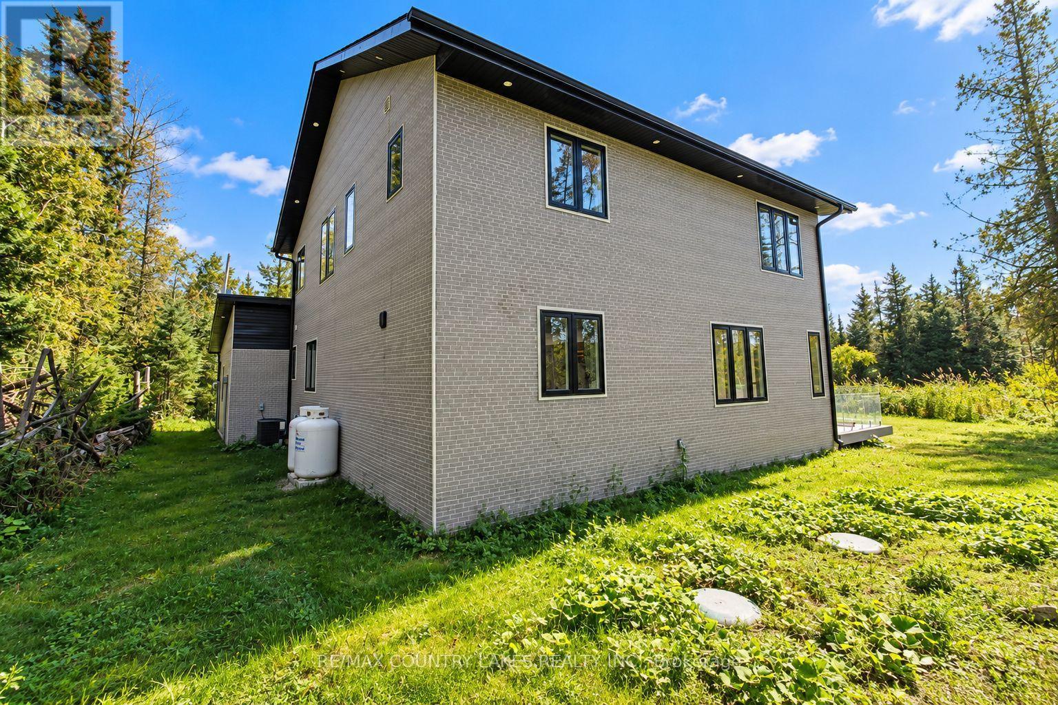 445 MARTIN'S ROAD - 4