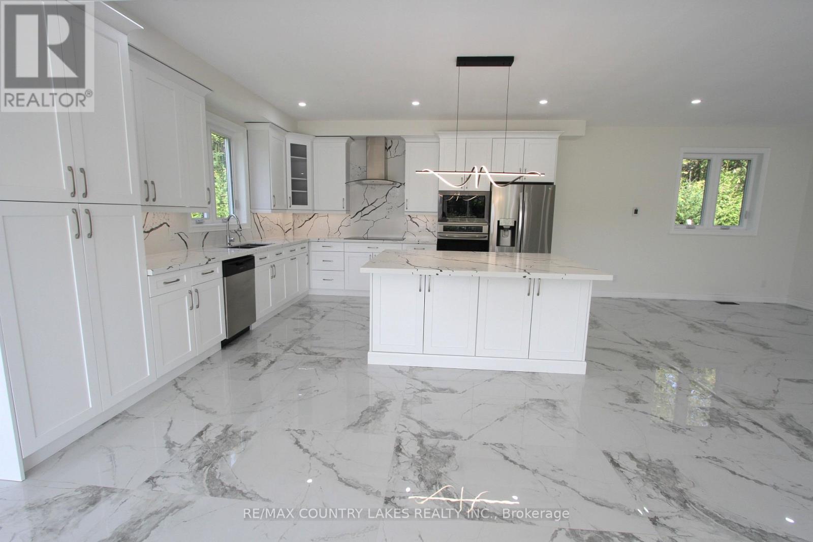 445 MARTIN'S ROAD - 7