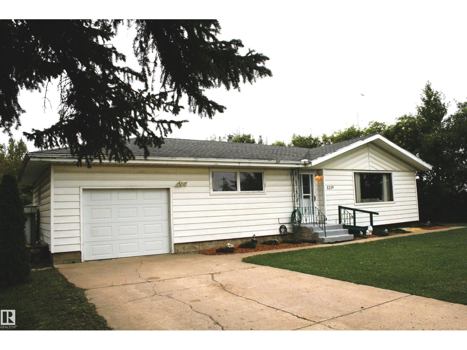 5219 52 ave - 1