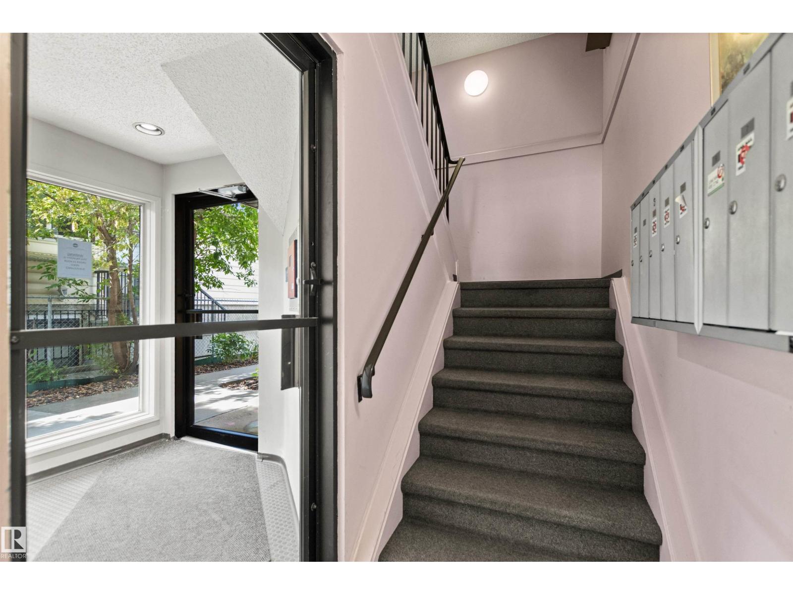 #301 9505 77 AV NW - 54