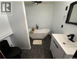 3pc Bathroom - 12 Overlord Crescent, Kindersley, SK S0L1S0 Photo 12